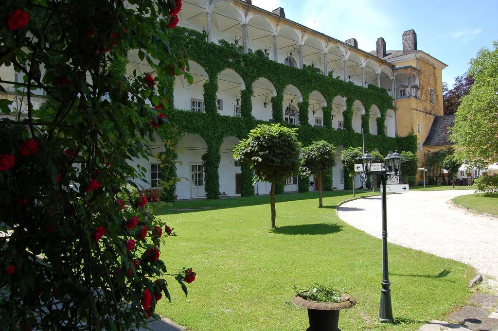 אשאך אן דר דונאו Gaestehaus Schloss Aschach מראה חיצוני תמונה